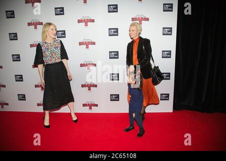 L'attrice australiana Marta Dusseldorp fa il passo come Cate Blanchett (la voce del personaggio Valka) arriva sul tappeto rosso al Premier australiano Foto Stock
