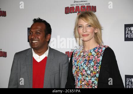 L'attrice Cate Blanchett (la voce del personaggio Valka) con il direttore del Sydney Film Festival Nashen Moodley sul tappeto rosso all'Australian Premie Foto Stock