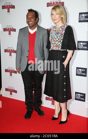 L'attrice Cate Blanchett (la voce del personaggio Valka) con il direttore del Sydney Film Festival Nashen Moodley sul tappeto rosso all'Australian Premie Foto Stock