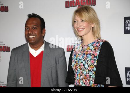 L'attrice Cate Blanchett (la voce del personaggio Valka) con il direttore del Sydney Film Festival Nashen Moodley sul tappeto rosso all'Australian Premie Foto Stock