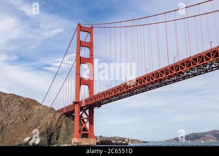 Il Golden Gate Bridge in una giornata di sole, a San Francisco, California. Foto Stock