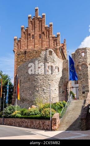 Castello di Alzenau in Baviera. Luoghi storici in Germania. Estate in città. Vista sul castello bavarese. Foto Stock