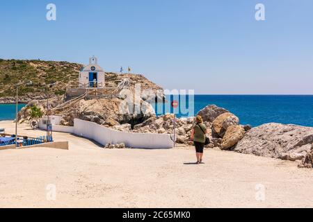 RODI, GRECIA - 12 maggio 2017: Baia del mare e porto di Kolymbia sull'isola di Rodi. Grecia Foto Stock