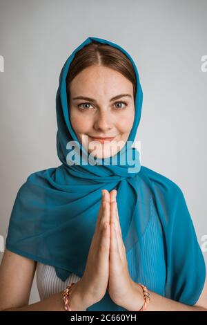 portait immagine attraente di donne con hijab Foto Stock