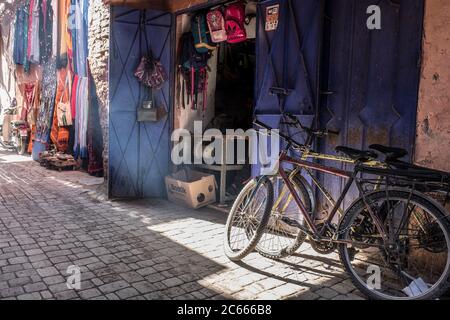 Vicolo artigianato a Marrakech, Marocco Foto Stock