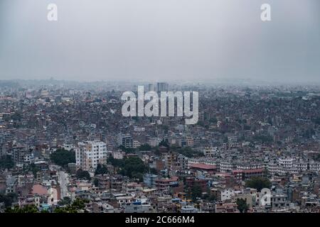 Vista dal tempio di Swayambhunath su Kathmandu in Nepal Foto Stock