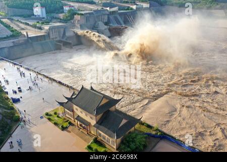 Il bacino di Xiaolangdi è scarico di acqua e desilting nella stagione di alluvione a Luoyang, Henan, Cina il 06 luglio 2020.(Photo by TPG/cnsphotos) (Photo by Top Photo/Sipa USA) Foto Stock