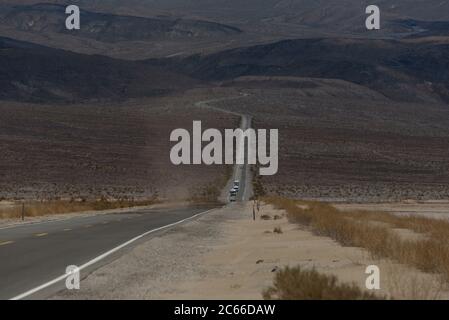 Road in Death Valley National Park in California, USA Foto Stock