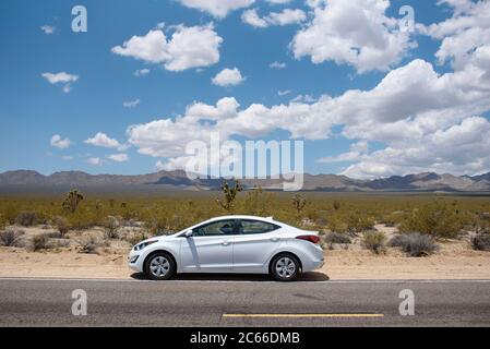 Auto nel deserto del Nevada, Stati Uniti Foto Stock