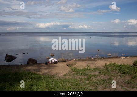 Argine nella città di Petergof vicino al Mar Baltico Foto Stock