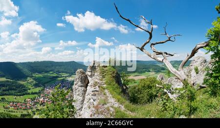 Punto di vista Hausener Wand sopra il Filstal, Alb Svevo, Baden-Württemberg, Germania Foto Stock