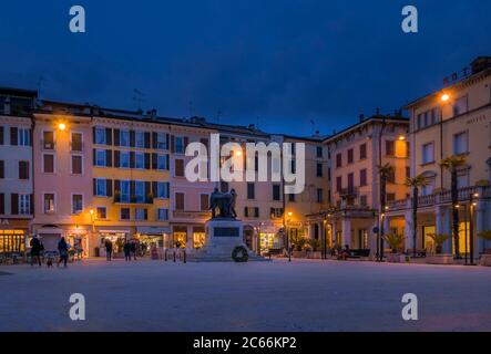 Piazza della Vittoria a Salò sul Lago di Garda, Lago di Garda, Lombardia, Italia, Europa Foto Stock