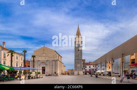 Chiesa Parrocchiale di Santa Maria in Piazza Slobode Liberta, Umag, Istria, Croazia, Europa Foto Stock