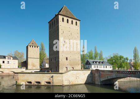 Ponti Ponts Couverts sul fiume Ill, patrimonio dell'umanità dell'UNESCO, Strasburgo, Alsazia, regione Grand Est, Francia Foto Stock