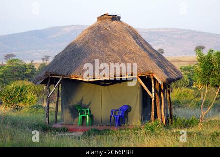 Masai Mara,Kenya - 21 agosto 2010: Unità di alloggio in Mara CampsiteTented Camp Lodge a sera, campeggio vicino Masai Mara parco nazionale, Kenya, Afric Foto Stock