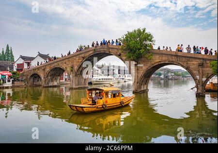 Cina, Shanghai, città Zhujiajiaozhen, canal Foto Stock