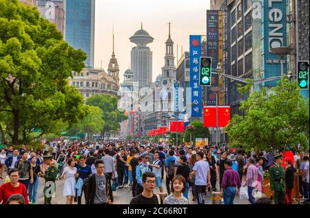 Cina, Shanghai City, Nanjin Lu, Avenue Foto Stock