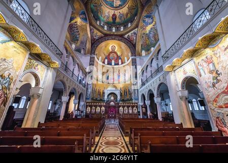 Interno di stile bizantino Melkite greco-cattolica basilica di San Paolo nel comune di Harissa-Daraoun in Libano Foto Stock