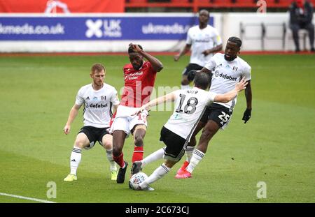 Sammy Ameobi (centro) della foresta di Nottingham in azione durante la partita del campionato Sky Bet al City Ground, Nottingham. Foto Stock