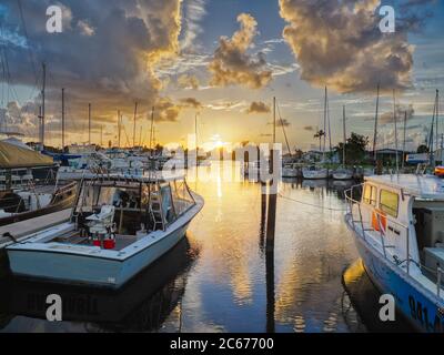 Tramonto sul Gulf Intercoastal Waterway a Venezia, Florida, sulla costa del Golfo della Florida negli Stati Uniti Foto Stock