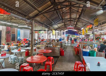 Hawker si trova a Madras Lane, a Chinatown, Kuala Lumpur, Malesia Foto Stock