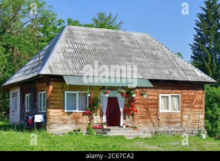 Casa di legno, Desești, Desze, regione Maramures, Romania, Europa Foto Stock