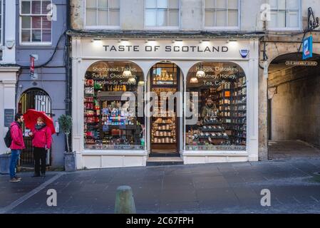 Negozio di articoli da regalo Taste of Scotland presso North Bridge Street a Edimburgo, la capitale della Scozia, parte del Regno Unito Foto Stock