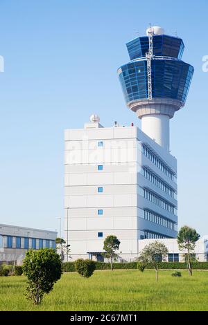 Torre di controllo del traffico aereo dell'aeroporto di Atene Foto Stock