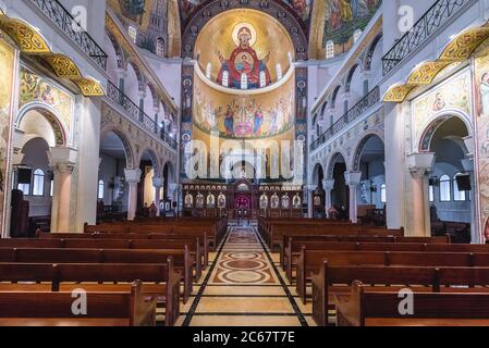 Interno di stile bizantino Melkite greco-cattolica basilica di San Paolo nel comune di Harissa-Daraoun in Libano Foto Stock