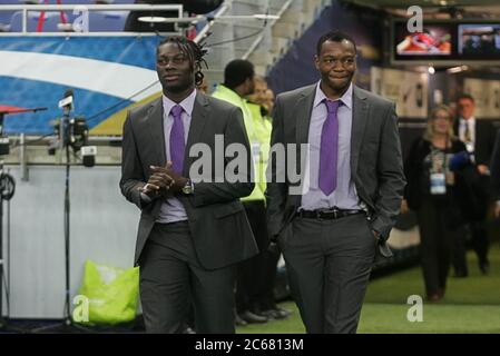 Bafétimbi Gomis e Steve Mandanda durante la qualifica EURO 2012 , Francia - Bosnie - il Ottober 11, 2011 a Stade de France, Parigi - Foto Laurent Lairys / DPPI Foto Stock