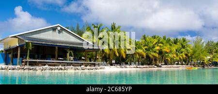 Vista del Blue Lagoon Restaurant sulla Laguna di Aitutaki, Aitutaki, Isole Cook Foto Stock