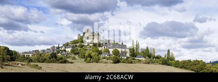 Caesar Torre e rovine del castello nella città medievale di Turenne, Correze, Nuova regione Aquitania, Francia Foto Stock