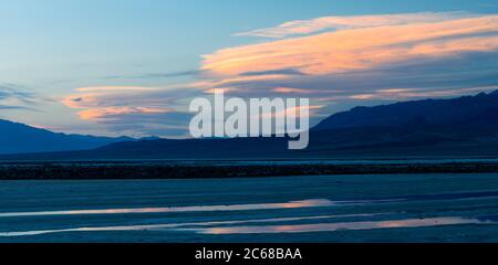 Vista del tramonto al Death Valley National Park, California, USA Foto Stock
