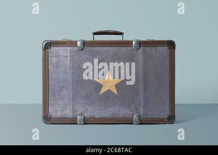 Bandiera Somalia su valigia in pelle d'epoca con concetto nazionale. Bagaglio marrone retro con testo spazio copia. Foto Stock
