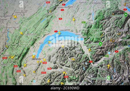 mappa del traffico iair su Ginevra (07 luglio 2020, UTC 15.00), sul sito internet di Flightradar 24 di Svenska Resenätverket AB. Peirod del coronavirus Foto Stock