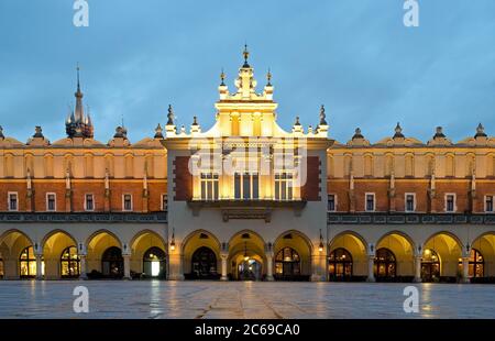 La Sala dei tessuti a Cracovia, Polonia all'alba. Foto Stock