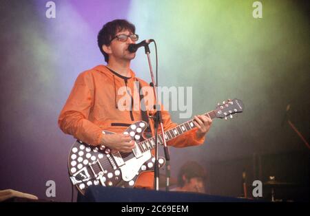 Lightning Seeds che si esibisce al Glastonbury Festival 1998, Worthy Farm , Pilton, Somerset, Inghilterra, Regno Unito. Foto Stock