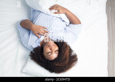 bella donna piacevole ama il suo tempo libero, foto dall'alto. relax Foto Stock