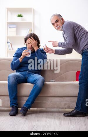 Nonno e nipote in concetto di primo soccorso Foto Stock