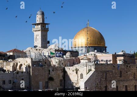 Gerusalemme, Isreale - 10 giugno 2015: Parete Occidentale e Rocca della cupola (Mousque di al-aqsa) a Gerusalemme, Israele Foto Stock