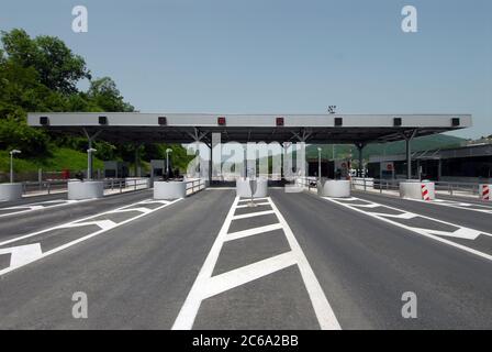 autostrada a pagamento, nuove cabine a pedaggio sulla strada Foto Stock