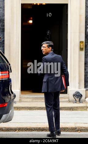 Rishi Sunak, deputato - Cancelliere dello scacchiere - arriva a Downing Street dopo aver risposto alle interrogazioni del Tesoro in Parlamento, il 7 luglio 2020 Foto Stock