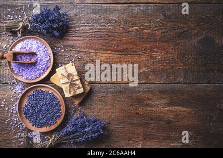 Sapone fatto a mano e sale Foto Stock