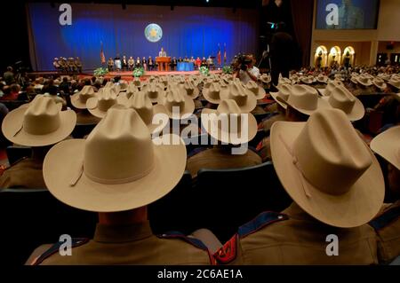 Austin, Texas 5 settembre 2003: La nuova classe cadetto del Dipartimento di pubblica sicurezza (DPS) riceve la loro commissione in una cerimonia di venerdì che aggiunge 160 soldati alla polizia di stato del Texas. ©Bob Daemmrich Foto Stock