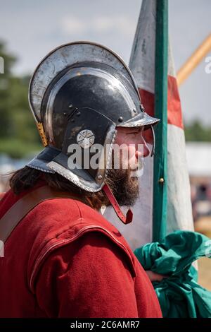 Membri del gruppo di reenactment Sealed Knot che rievocano le battaglie inglesi della Guerra civile Foto Stock