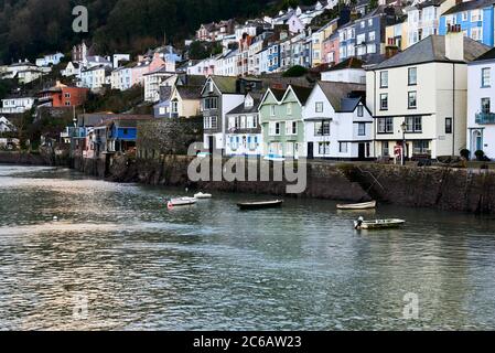 Case colorate sul lungomare di Dartmouth, Devon, Regno Unito Foto Stock