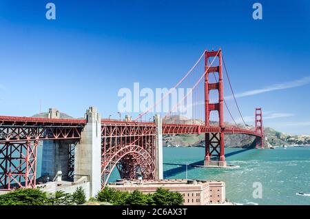 Vista mozzafiato sul Golden Gate Bridge a San Francisco, California Foto Stock