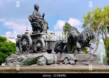 La fontana di Cibeles in Piazza Madrid, a colonia Roma in Città del Messico Foto Stock