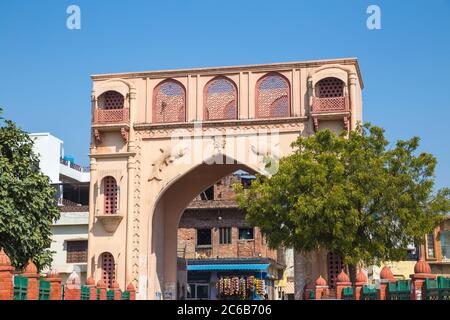 Porta nella città vecchia, Lucknow, Uttar Pradesh, India, Asia Foto Stock