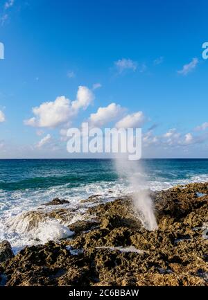 The Blowholes, East End, Grand Cayman, Isole Cayman, Caraibi, America Centrale Foto Stock